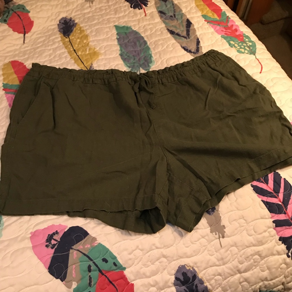 Dark green linen shorts